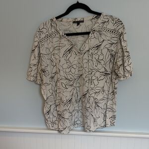 Chic Floral V-Neck Blouse